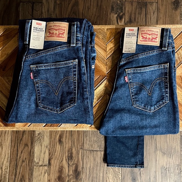 Levi’s Ribcage Straight Ankle Jeans - Picture 12 of 16